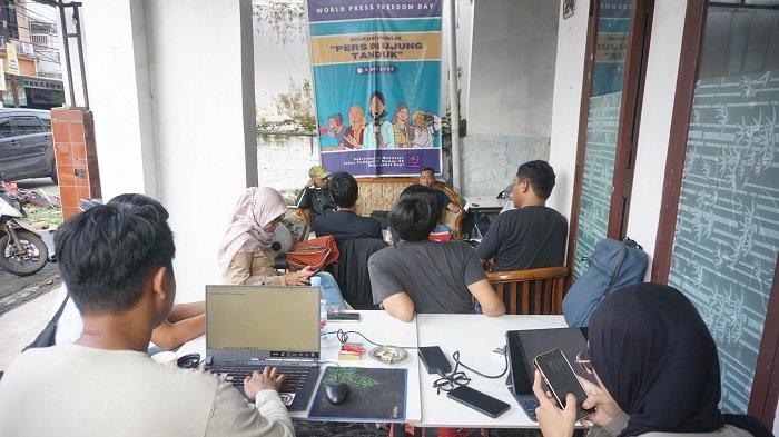 FESTIVAL MEDIA- Diskusi pra-Fesmed di Sekretariat AJI Makassar, Jalan Toddopuli 10, Sabtu (5/7/2025). Festival Media (Fesmed) 2025 yang digagas Aliansi Jurnalis Independen (AJI) akan  berlangsung 12–14 September mendatang.