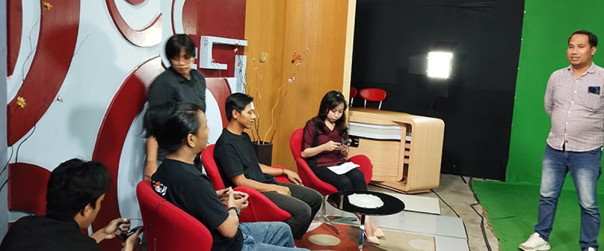 Kunjungan Ketua AJI Makassar, Didit Haryadi dan Ketua Panitia Fesmed, Arul di Kompas TV